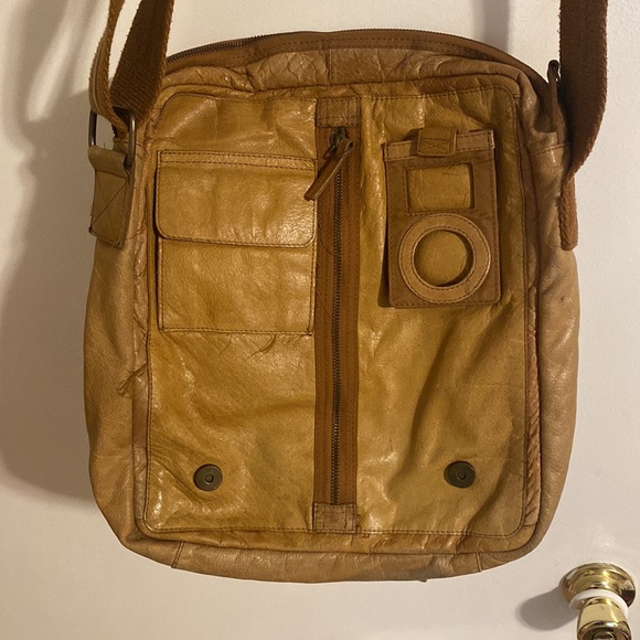 Wilson’s Leather Tan Messenger Bag - Picture 2 of 5